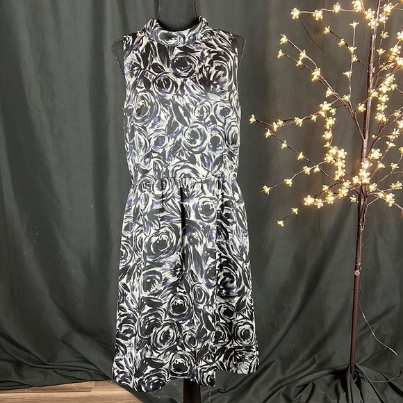 Ann Taylor Dresses & Skirts - Ann Taylor Floral Dress